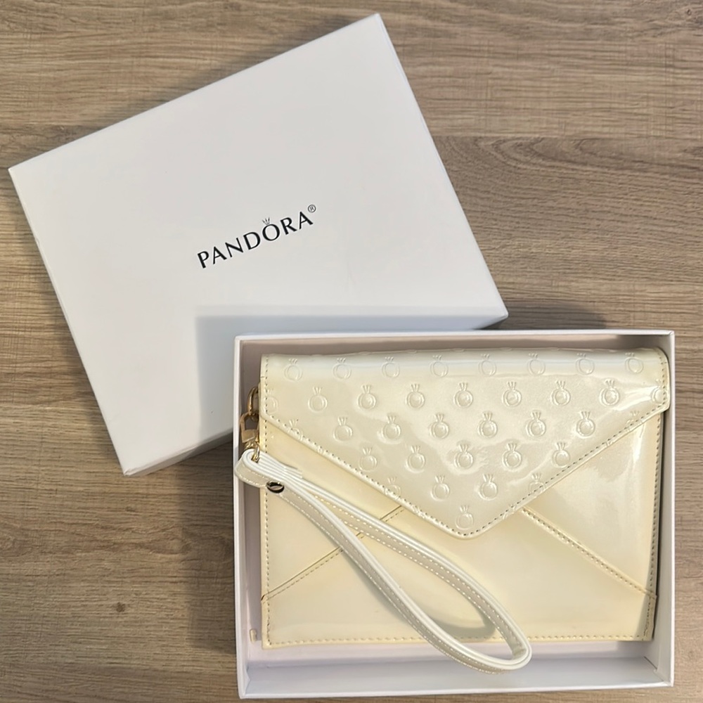 PANDORA "Filled With Love" Brides Patent Wristlet Clutch Bag NIB* White